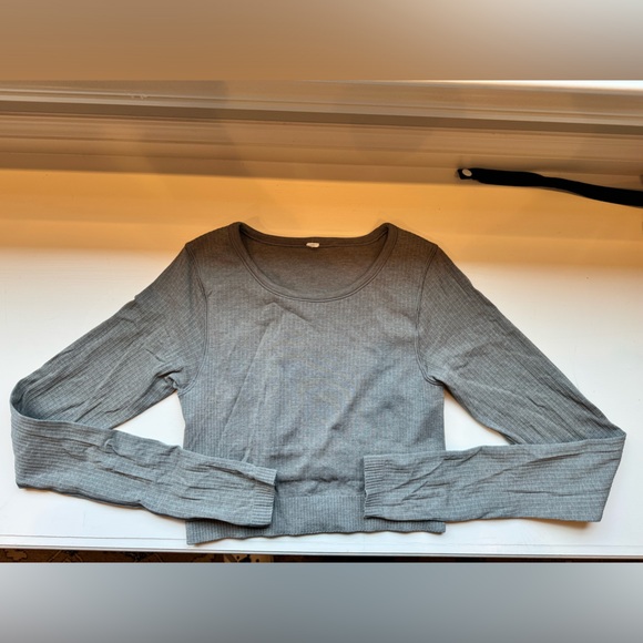 Lululemon cropped top size 4 - Picture 1 of 3